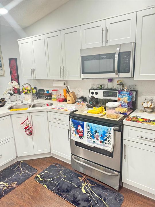 For Sale: $529,900 (3 beds, 2 baths, 1319 Square Feet)