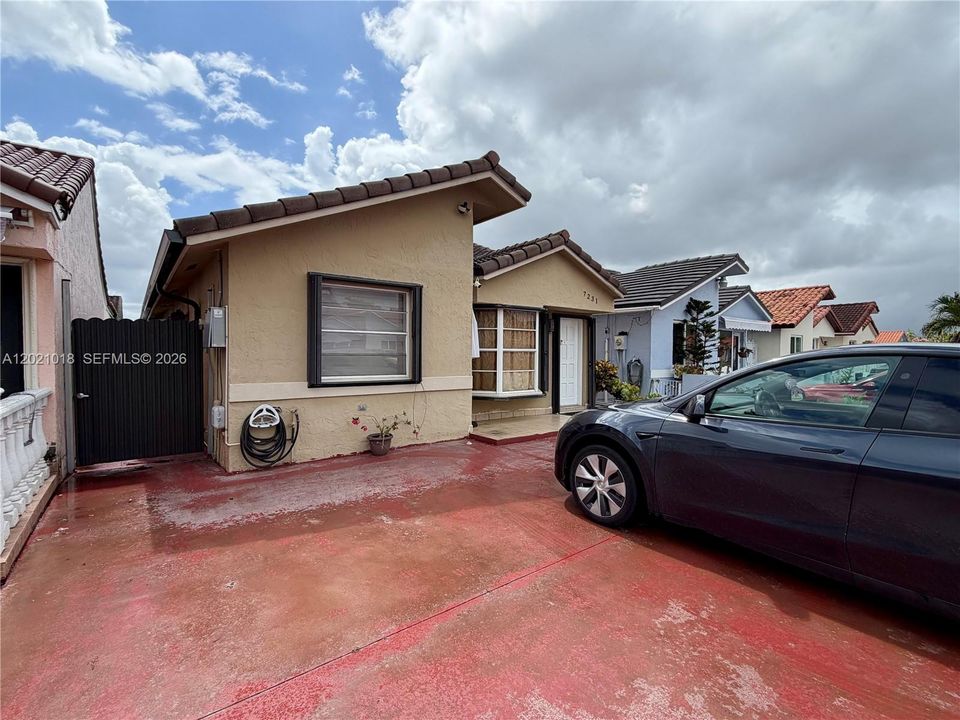 For Sale: $529,900 (3 beds, 2 baths, 1319 Square Feet)