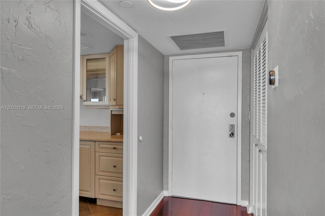 В аренду: $3,700 (2 спален, 2 ванн, 1472 Квадратных фут)