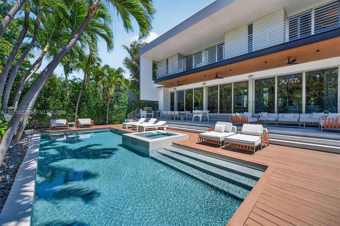 На продажу: $9,200,000 (5 спален, 5 ванн, 4416 Квадратных фут)