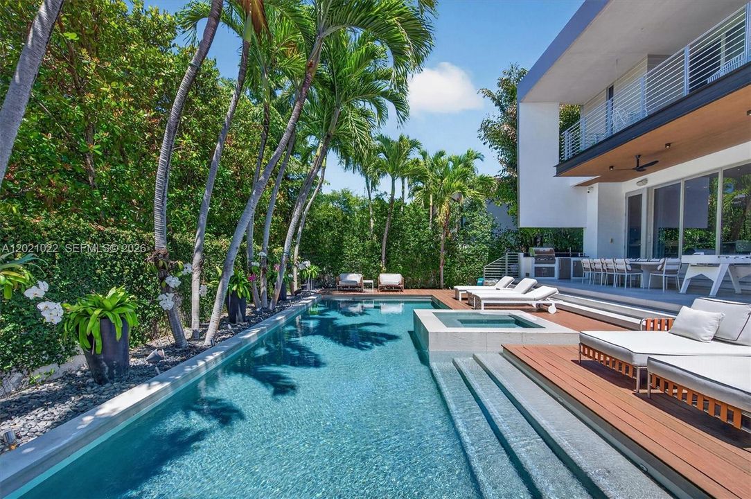 На продажу: $9,200,000 (5 спален, 5 ванн, 4416 Квадратных фут)