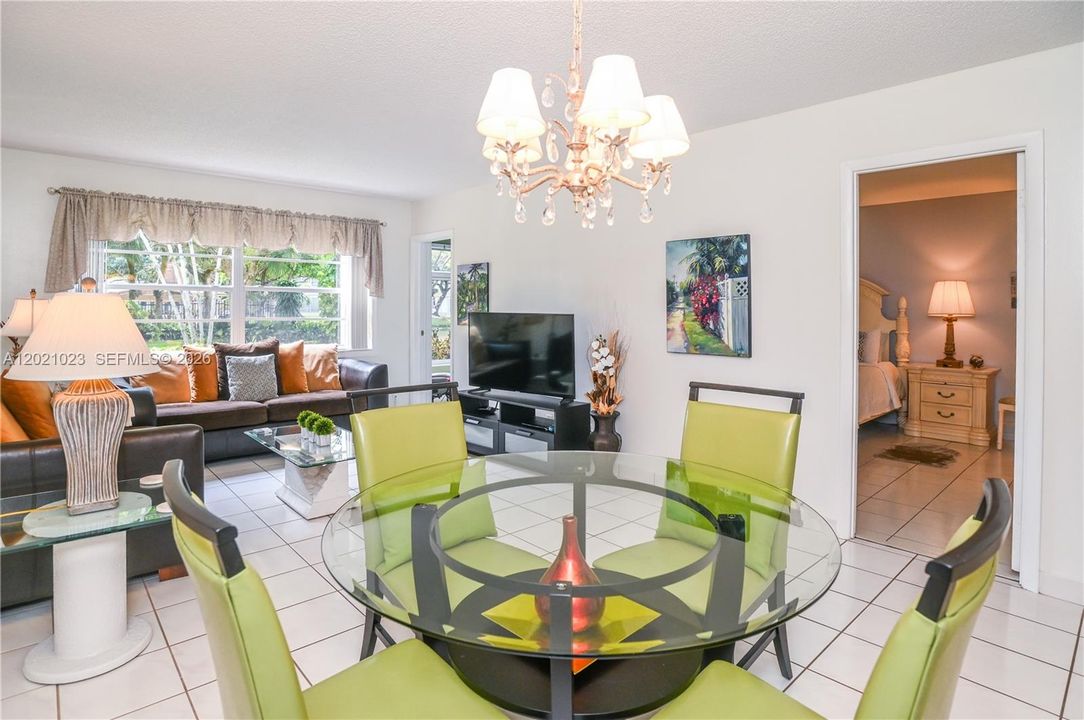 For Sale: $99,900 (1 beds, 1 baths, 684 Square Feet)
