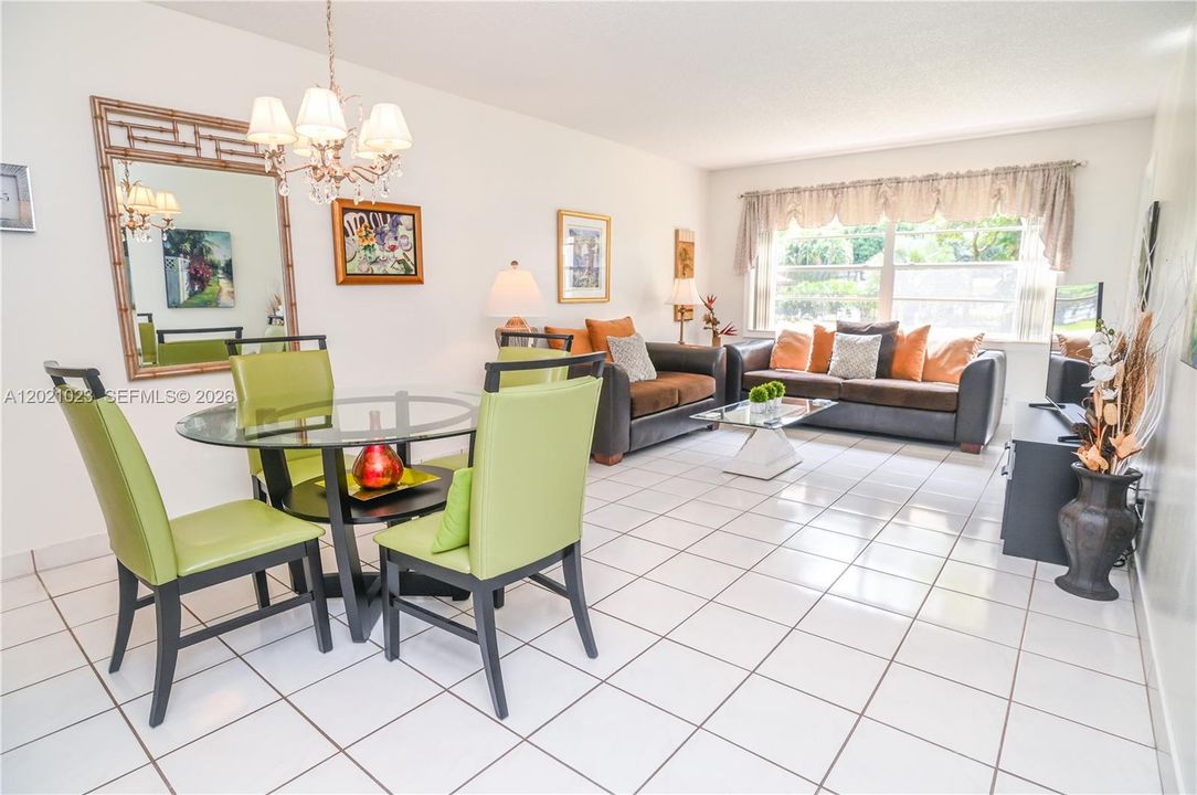 For Sale: $99,900 (1 beds, 1 baths, 684 Square Feet)
