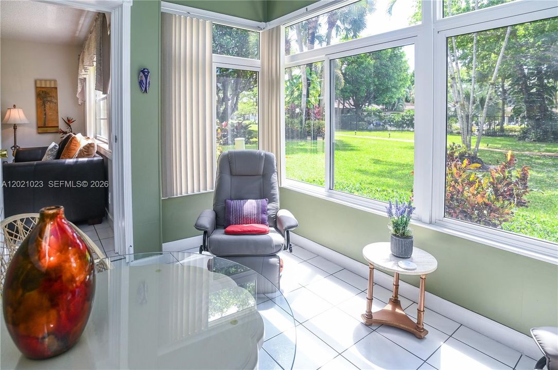 For Sale: $99,900 (1 beds, 1 baths, 684 Square Feet)