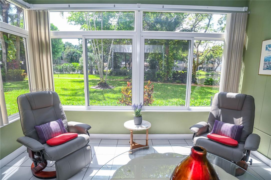 For Sale: $99,900 (1 beds, 1 baths, 684 Square Feet)