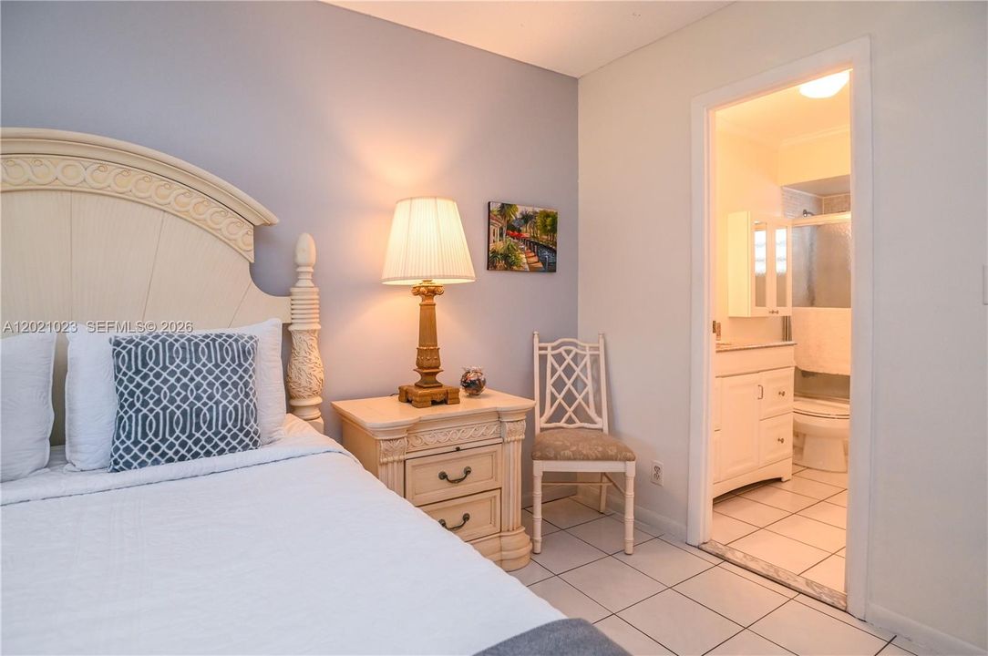 For Sale: $99,900 (1 beds, 1 baths, 684 Square Feet)