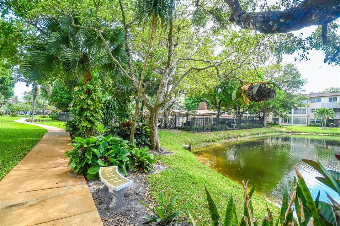 For Sale: $99,900 (1 beds, 1 baths, 684 Square Feet)