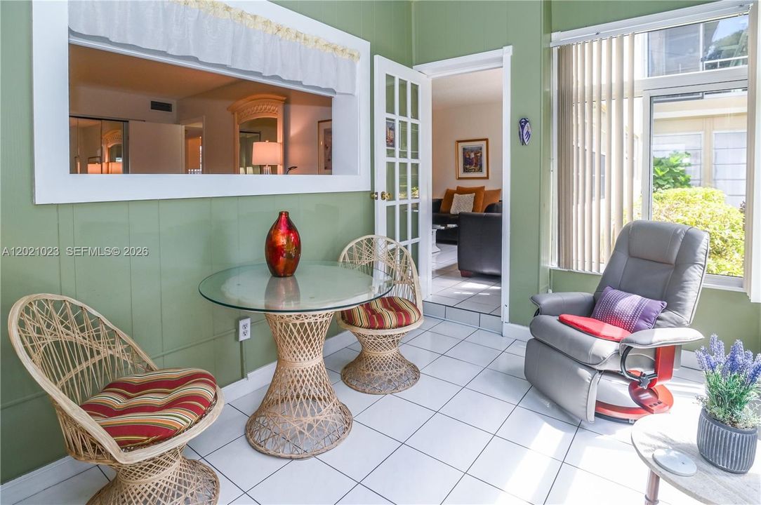 For Sale: $99,900 (1 beds, 1 baths, 684 Square Feet)