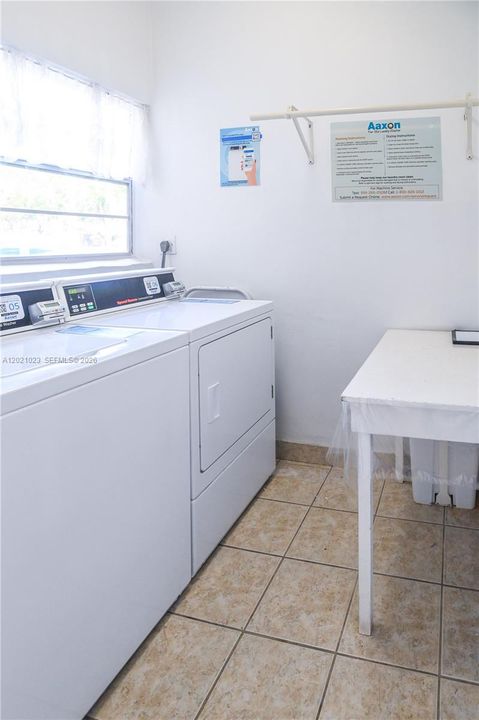For Sale: $99,900 (1 beds, 1 baths, 684 Square Feet)