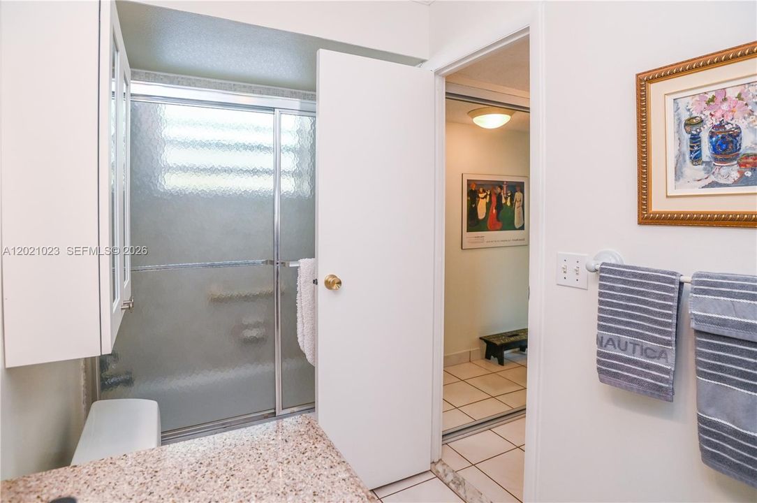 For Sale: $99,900 (1 beds, 1 baths, 684 Square Feet)