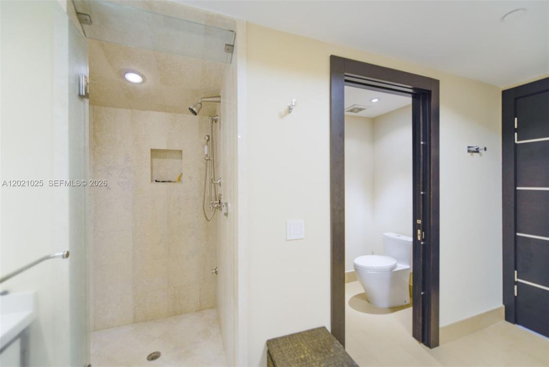 For Rent: $25,000 (5 beds, 5 baths, 4109 Square Feet)