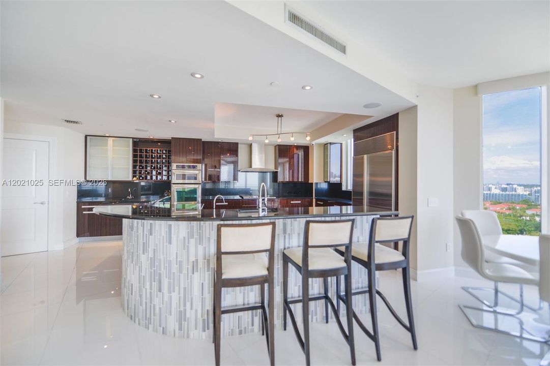 For Rent: $25,000 (5 beds, 5 baths, 4109 Square Feet)