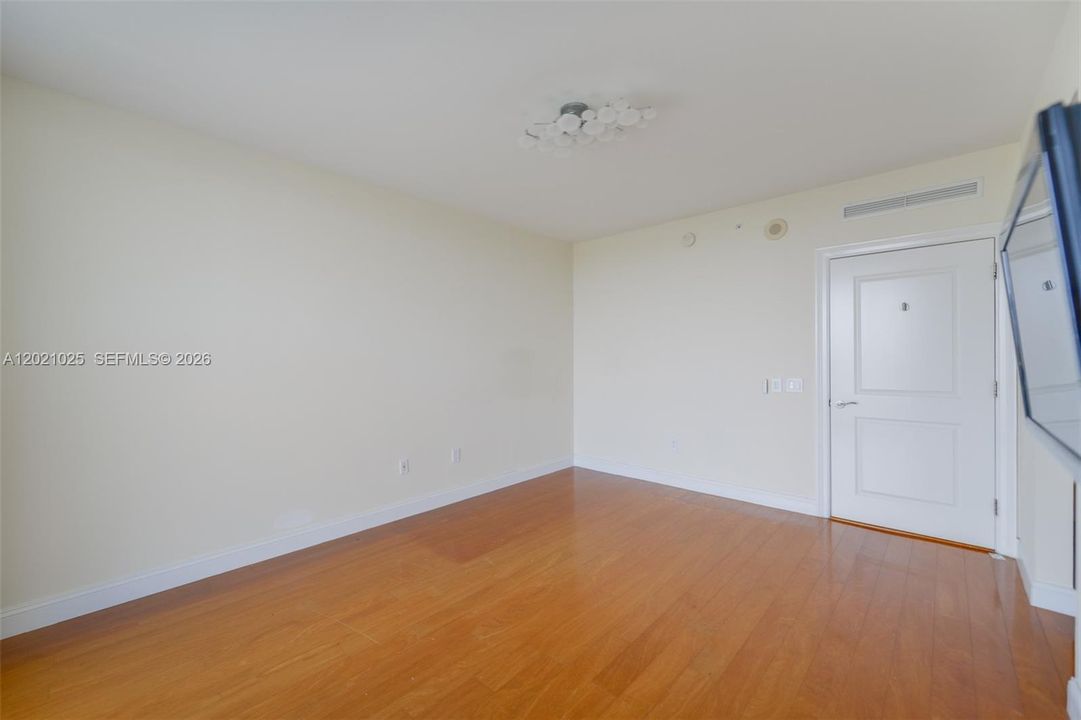 For Rent: $25,000 (5 beds, 5 baths, 4109 Square Feet)