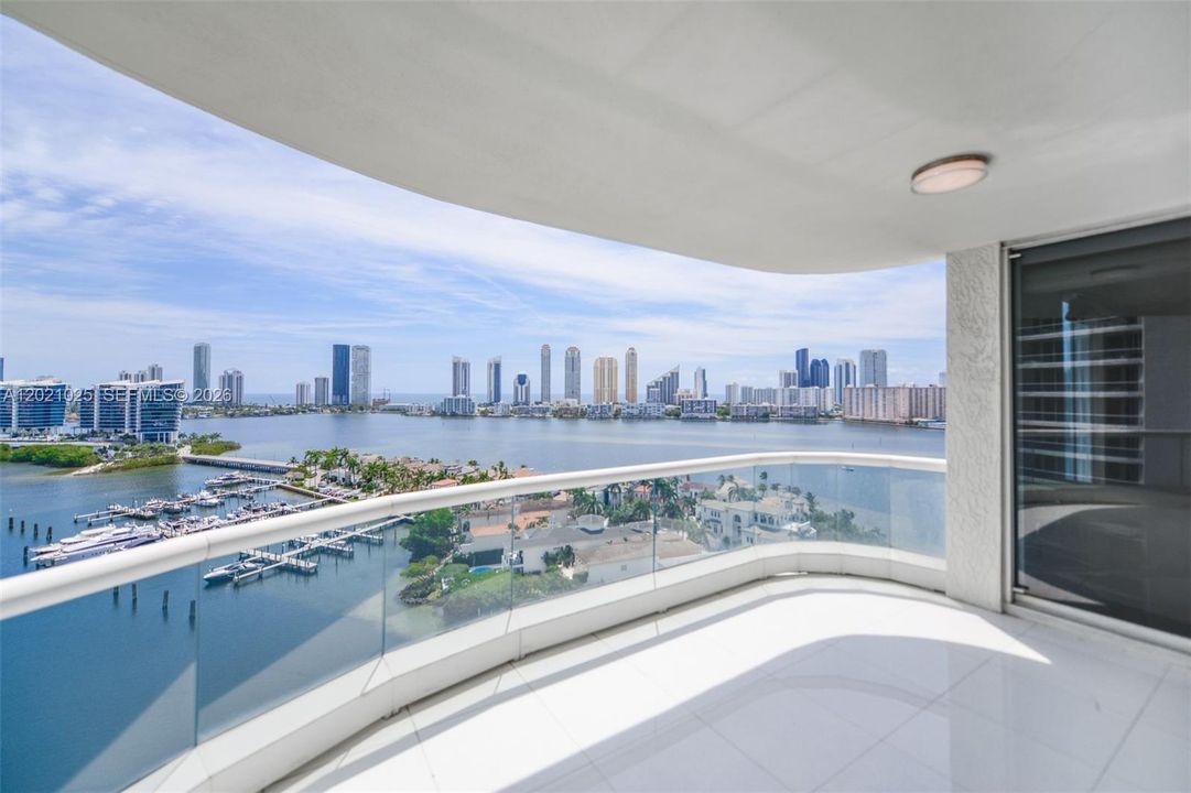 For Rent: $25,000 (5 beds, 5 baths, 4109 Square Feet)