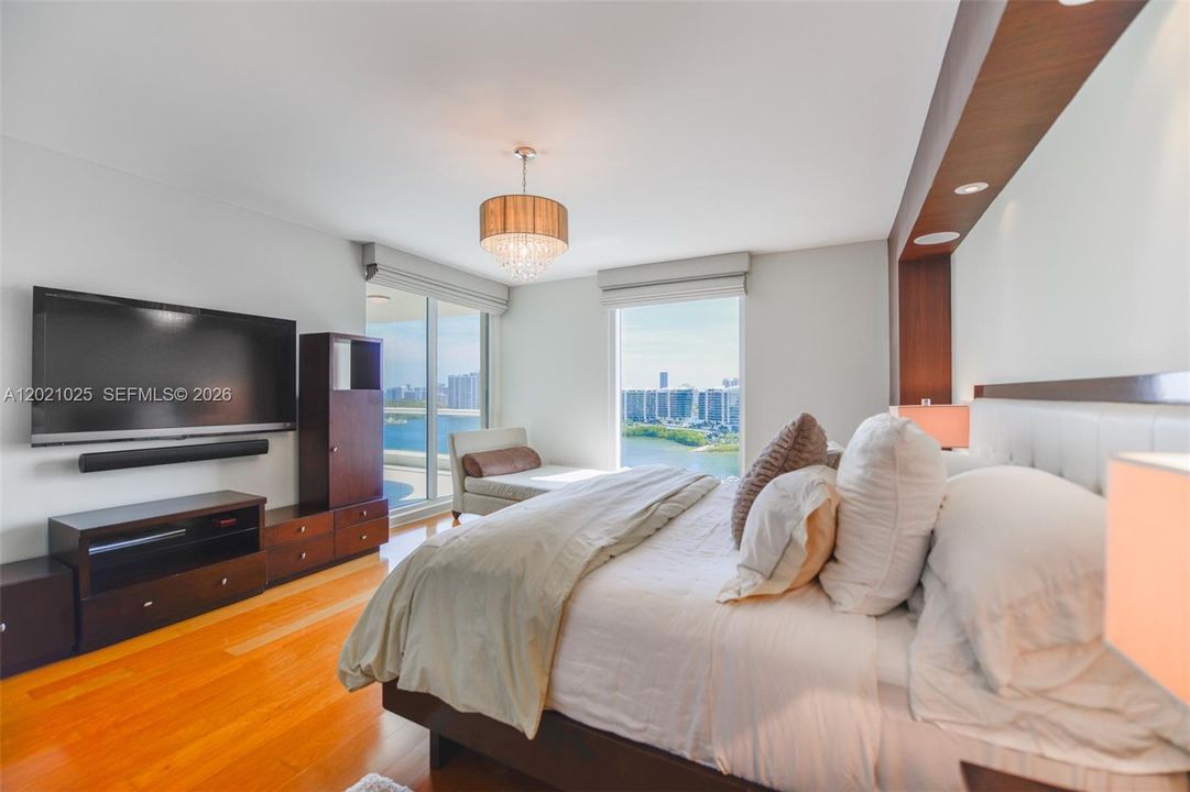 For Rent: $25,000 (5 beds, 5 baths, 4109 Square Feet)