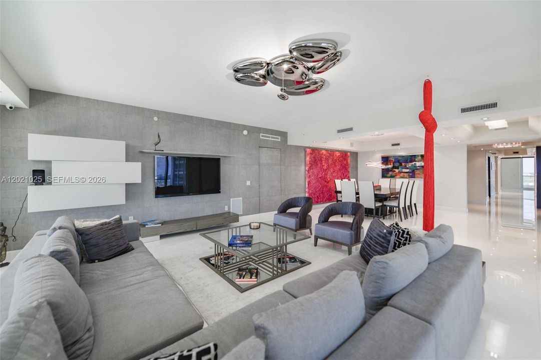 For Rent: $25,000 (5 beds, 5 baths, 4109 Square Feet)