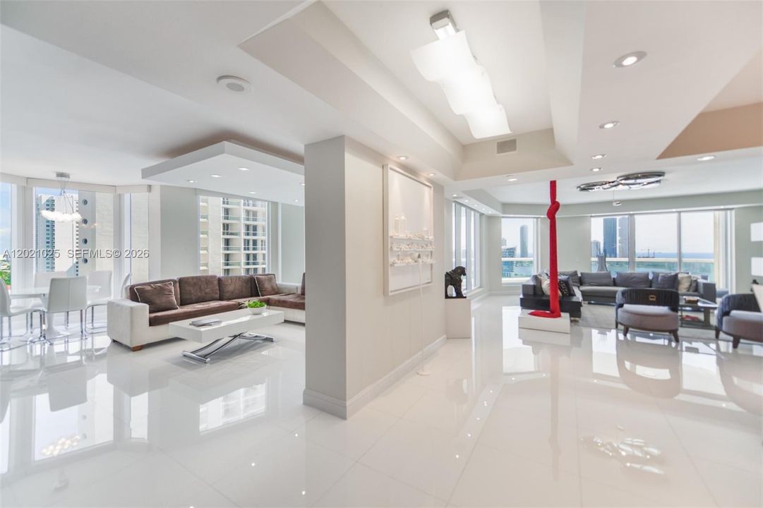 For Rent: $25,000 (5 beds, 5 baths, 4109 Square Feet)