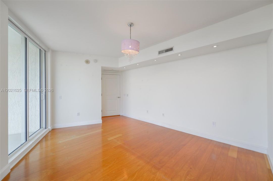 For Rent: $25,000 (5 beds, 5 baths, 4109 Square Feet)
