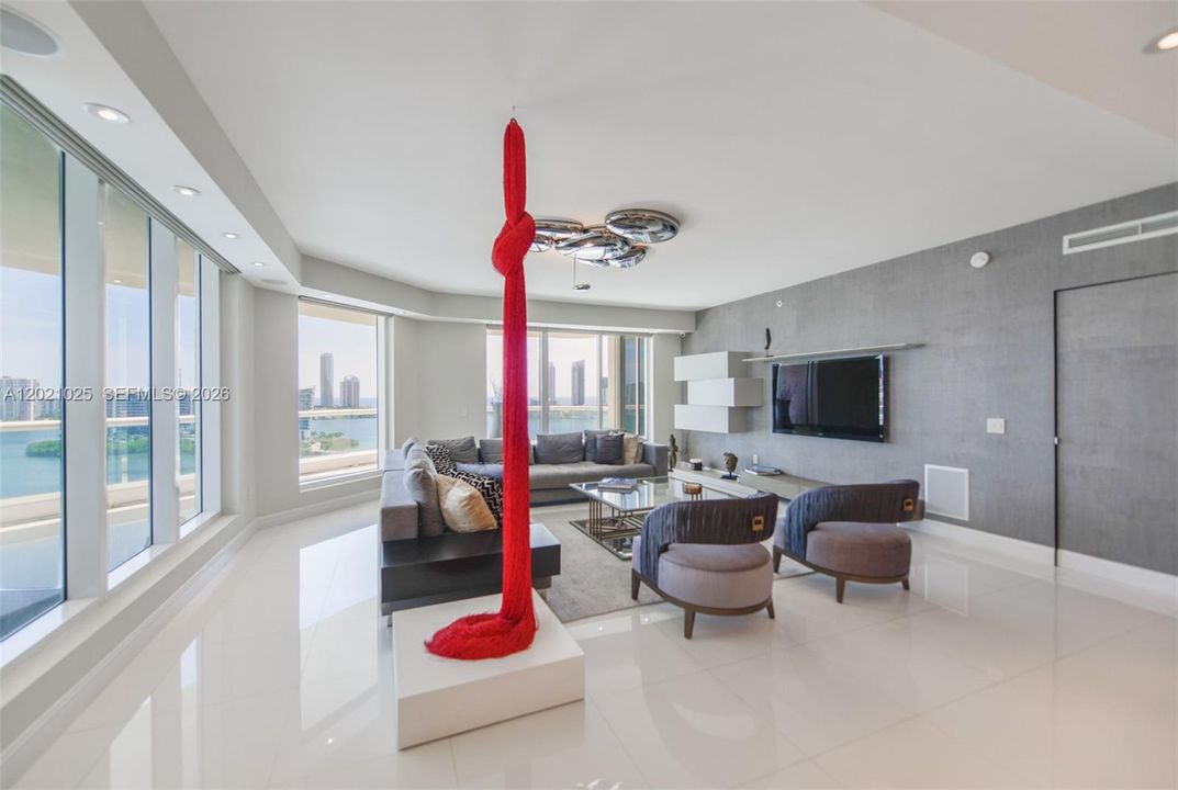 For Rent: $25,000 (5 beds, 5 baths, 4109 Square Feet)