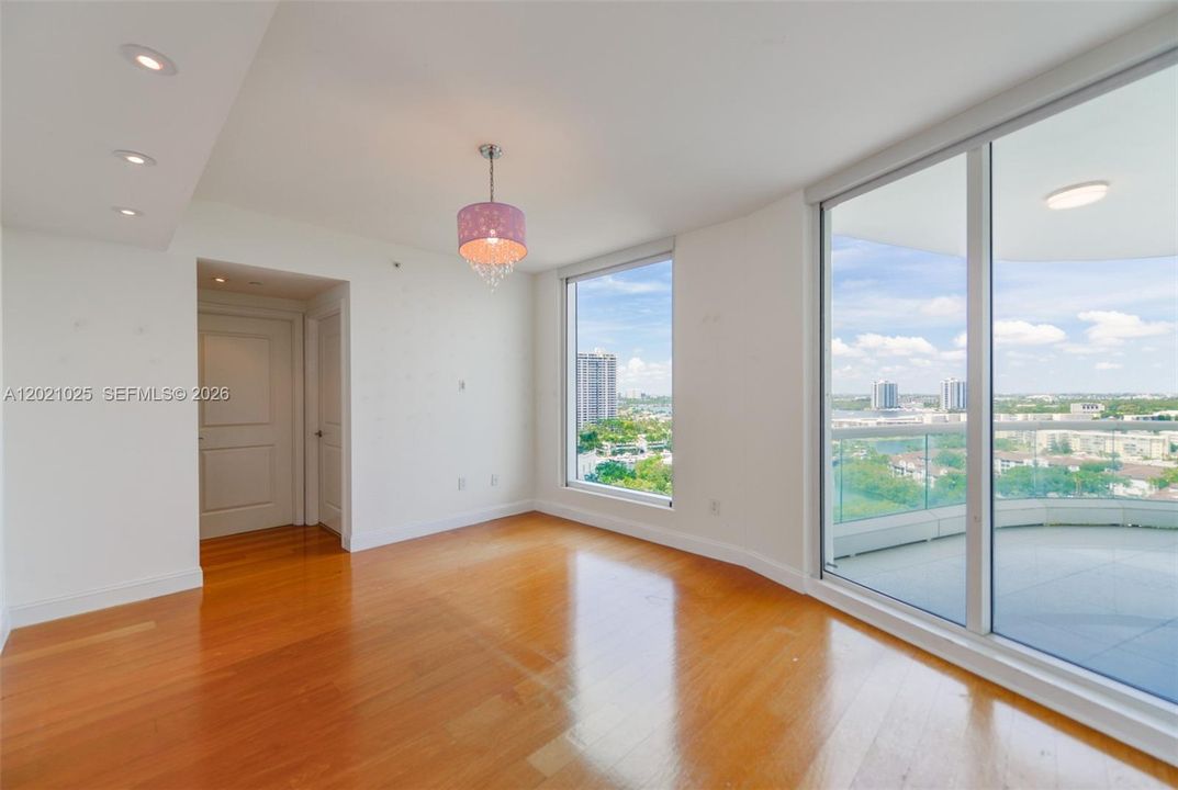 For Rent: $25,000 (5 beds, 5 baths, 4109 Square Feet)