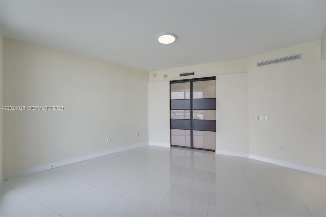 For Rent: $25,000 (5 beds, 5 baths, 4109 Square Feet)