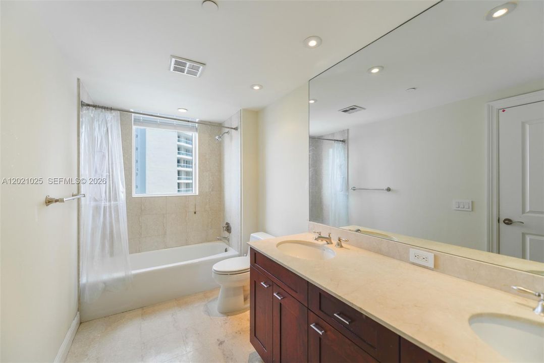 For Rent: $25,000 (5 beds, 5 baths, 4109 Square Feet)