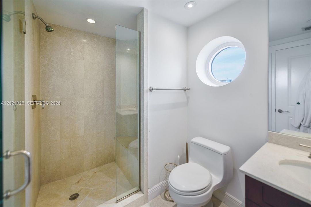 For Rent: $25,000 (5 beds, 5 baths, 4109 Square Feet)