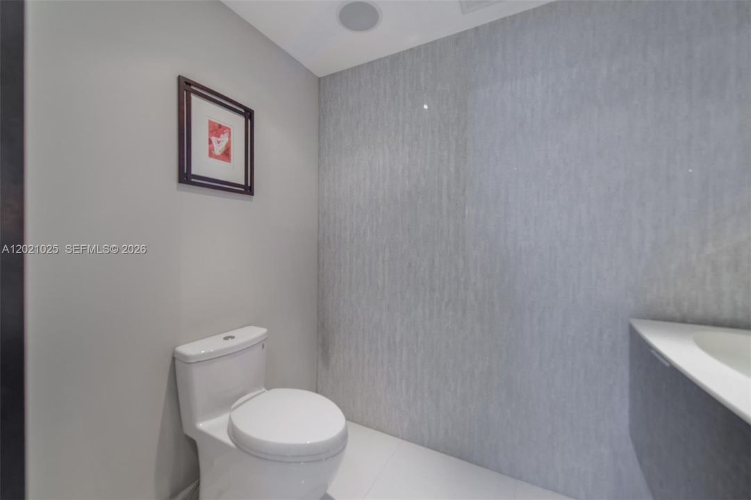 For Rent: $25,000 (5 beds, 5 baths, 4109 Square Feet)