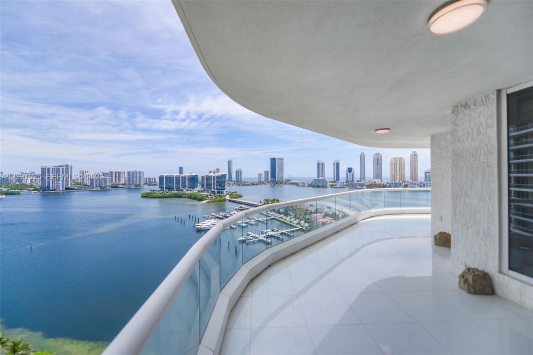 For Rent: $25,000 (5 beds, 5 baths, 4109 Square Feet)