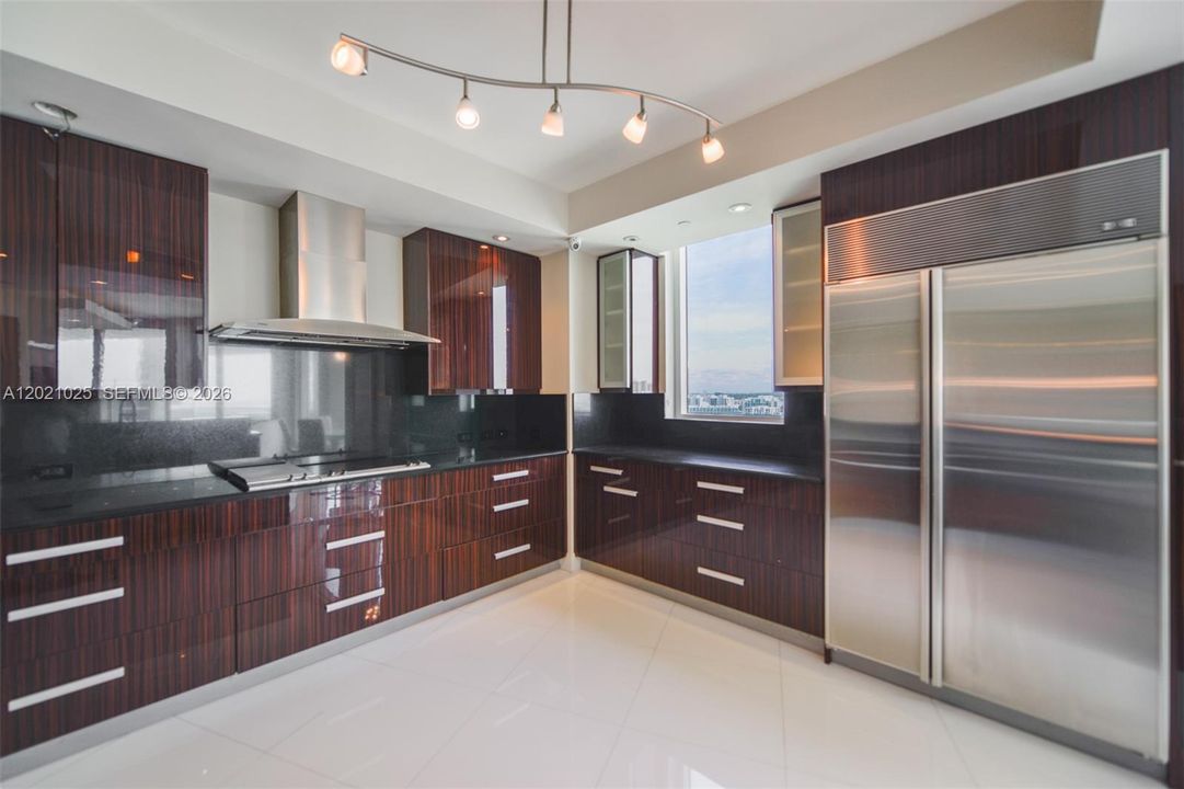 For Rent: $25,000 (5 beds, 5 baths, 4109 Square Feet)