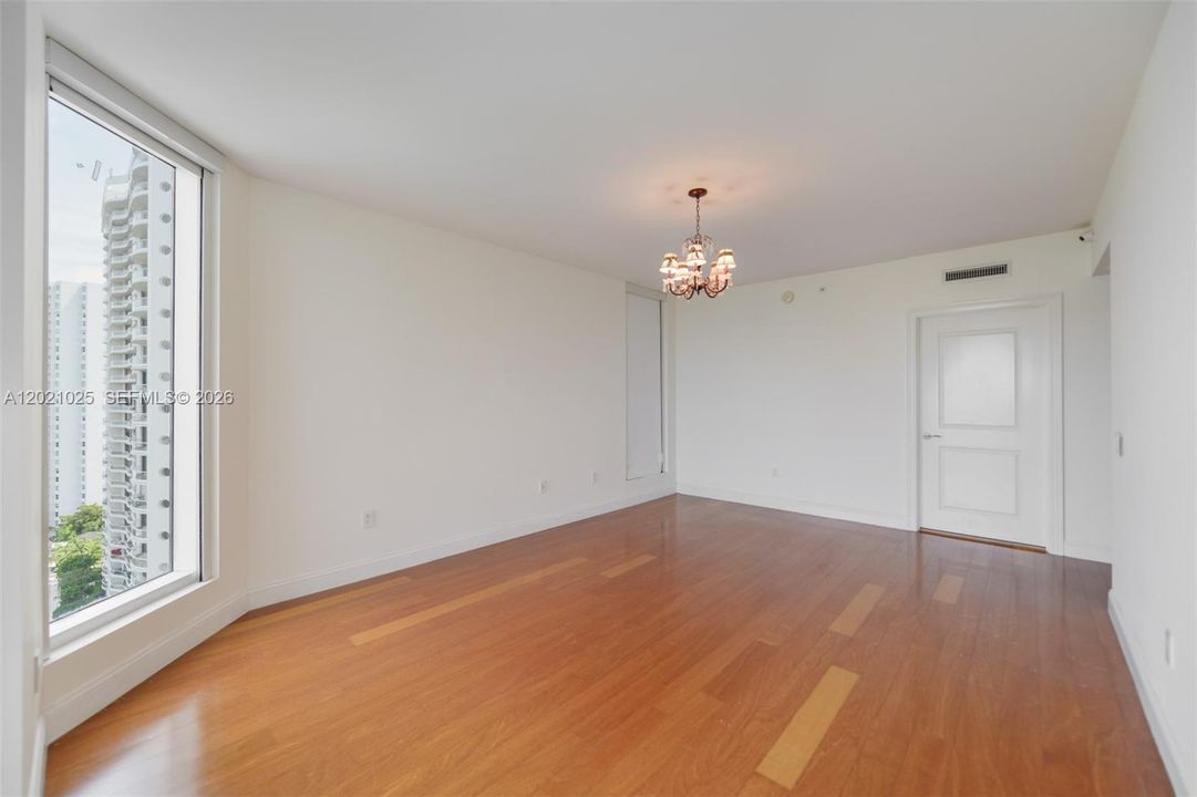 For Rent: $25,000 (5 beds, 5 baths, 4109 Square Feet)