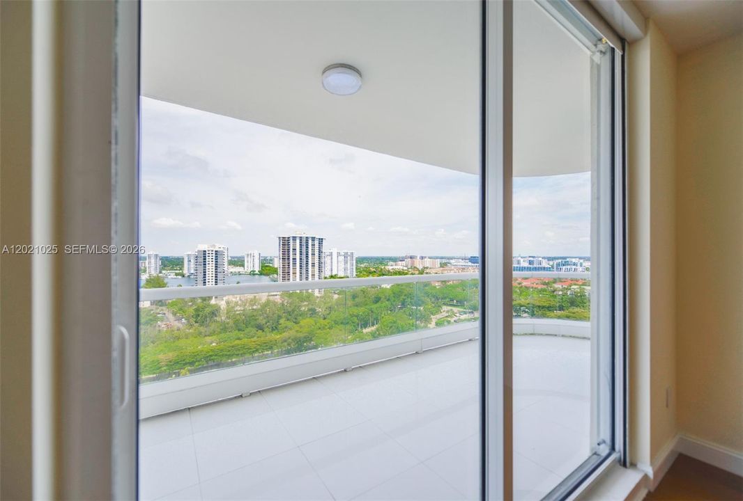 For Rent: $25,000 (5 beds, 5 baths, 4109 Square Feet)