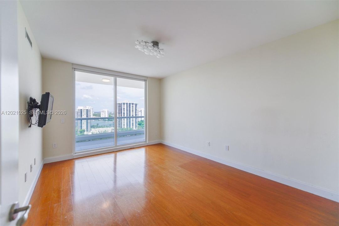 For Rent: $25,000 (5 beds, 5 baths, 4109 Square Feet)