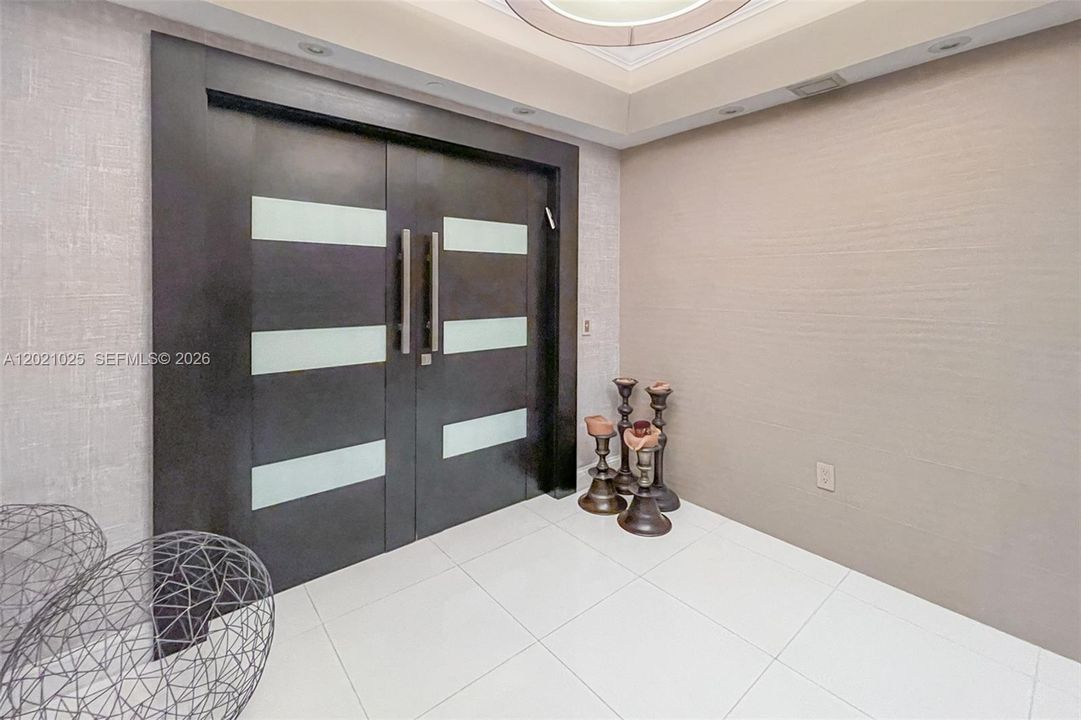 For Rent: $25,000 (5 beds, 5 baths, 4109 Square Feet)