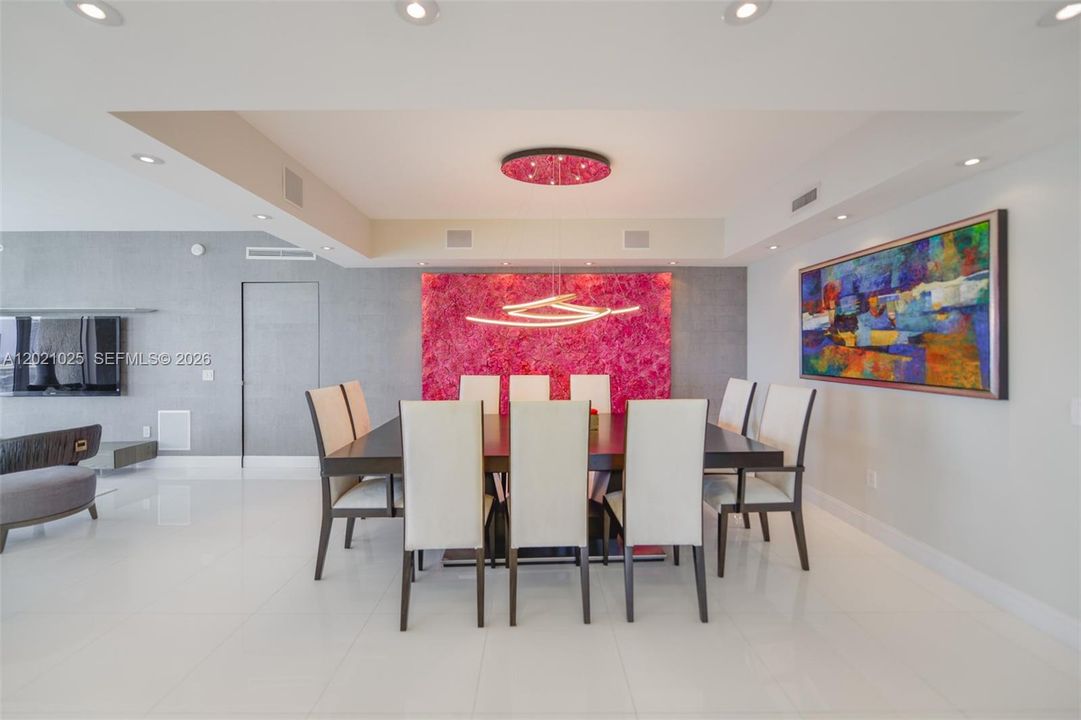 For Rent: $25,000 (5 beds, 5 baths, 4109 Square Feet)