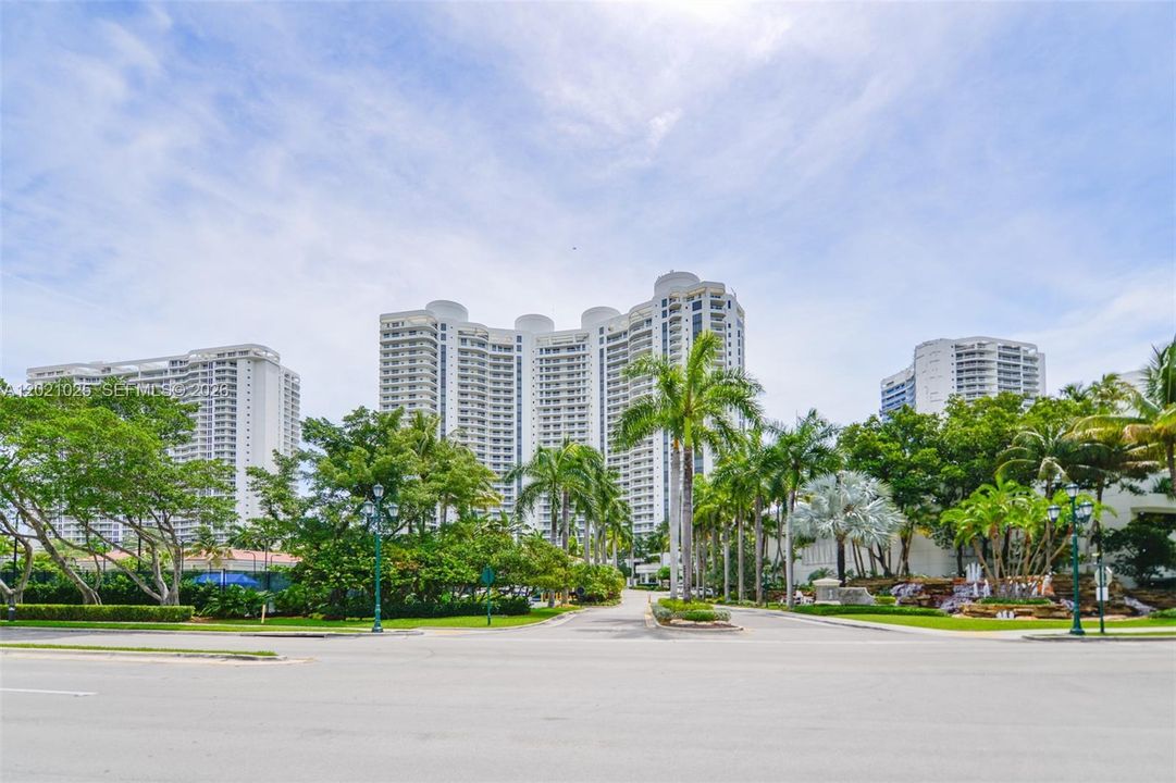 For Rent: $25,000 (5 beds, 5 baths, 4109 Square Feet)
