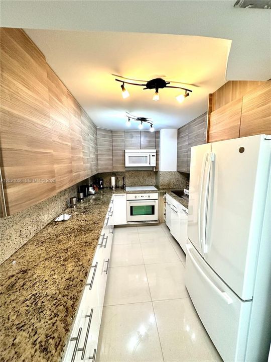В аренду: $3,480 (2 спален, 2 ванн, 1331 Квадратных фут)