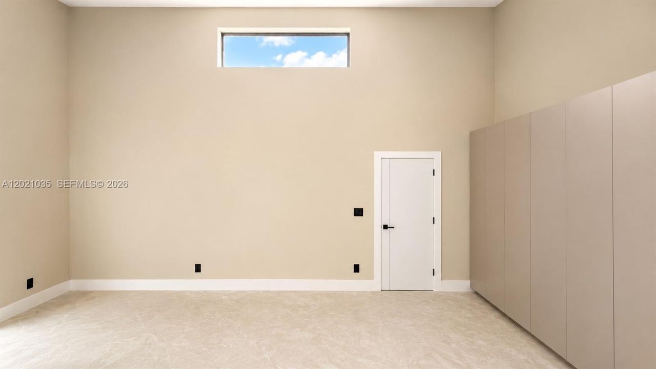 For Sale: $1,900,000 (5 beds, 3 baths, 2836 Square Feet)