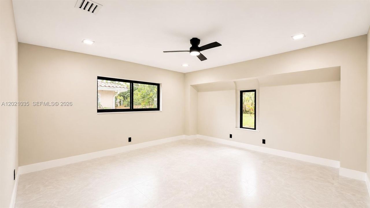 For Sale: $1,900,000 (5 beds, 3 baths, 2836 Square Feet)