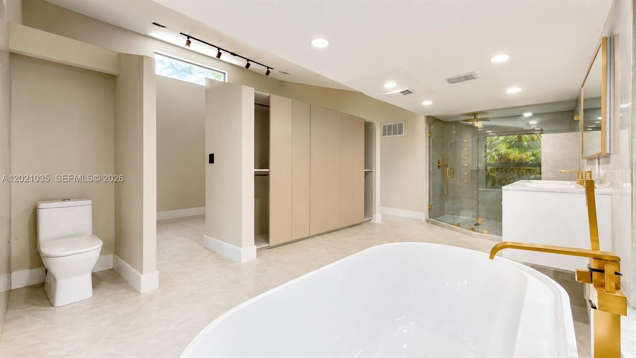 For Sale: $1,900,000 (5 beds, 3 baths, 2836 Square Feet)
