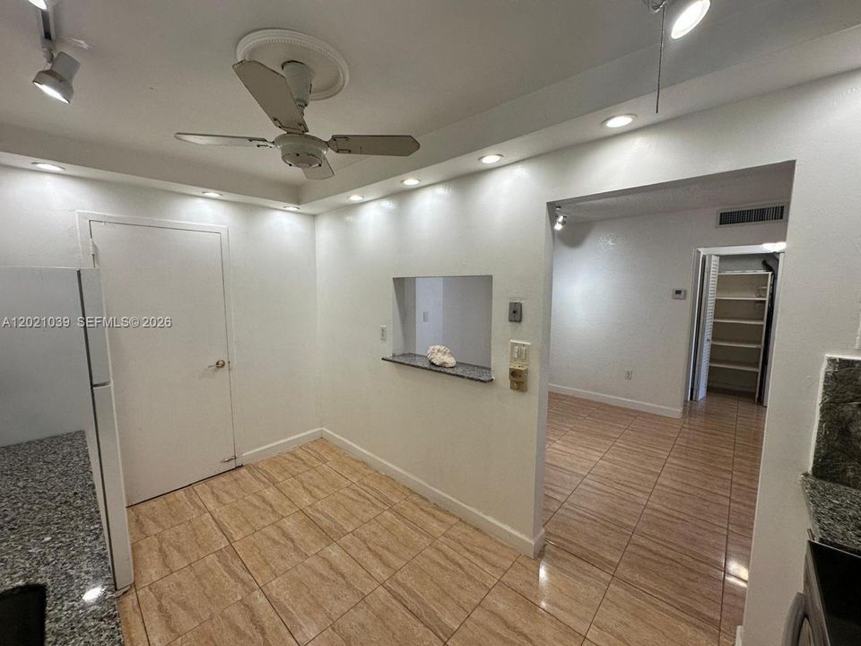 На продажу: $159,900 (1 спален, 1 ванн, 875 Квадратных фут)