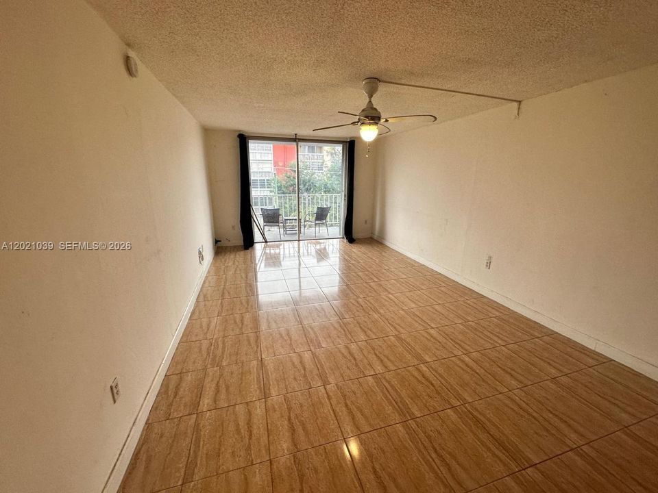 На продажу: $159,900 (1 спален, 1 ванн, 875 Квадратных фут)