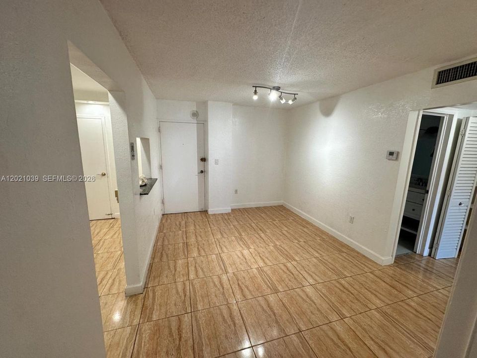 На продажу: $159,900 (1 спален, 1 ванн, 875 Квадратных фут)