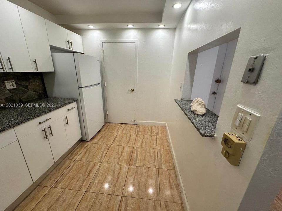 На продажу: $159,900 (1 спален, 1 ванн, 875 Квадратных фут)