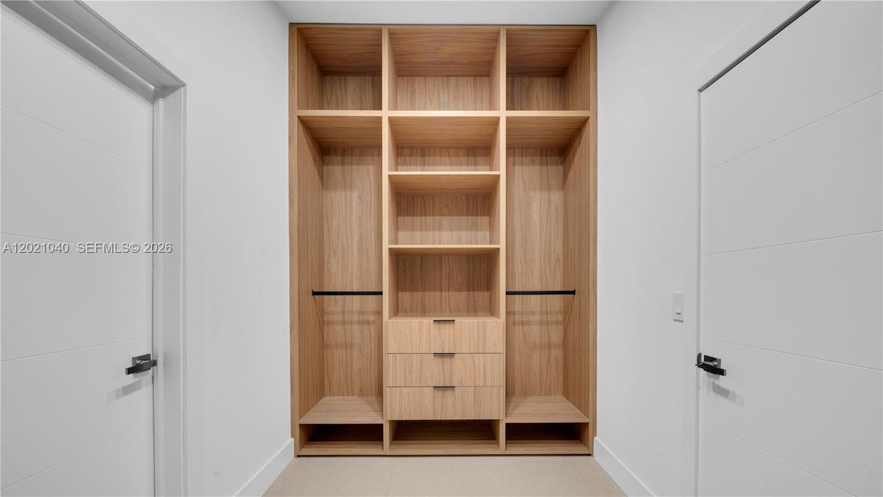 В аренду: $8,000 (3 спален, 2 ванн, 1648 Квадратных фут)
