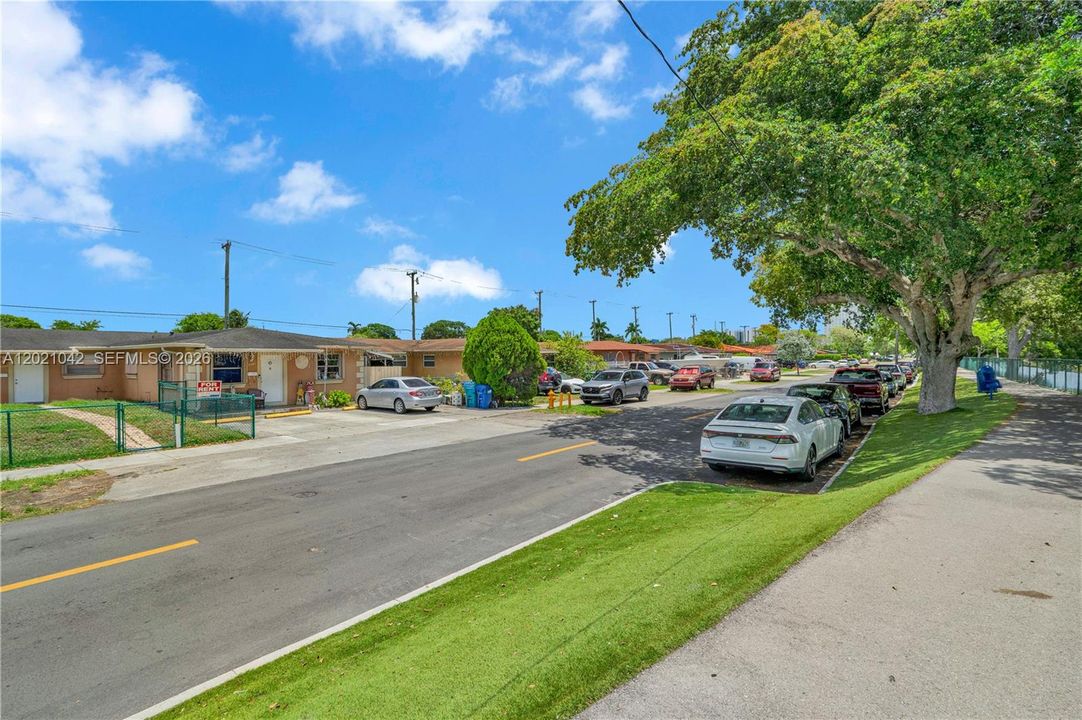 Recently Rented: $3,000 (3 beds, 2 baths, 1929 Square Feet)