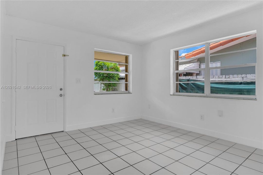 Recently Rented: $3,000 (3 beds, 2 baths, 1929 Square Feet)