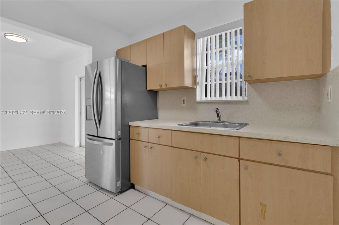 Recently Rented: $3,000 (3 beds, 2 baths, 1929 Square Feet)