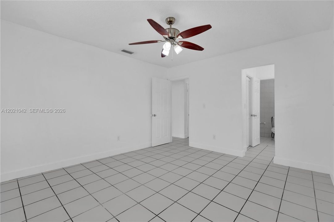 Recently Rented: $3,000 (3 beds, 2 baths, 1929 Square Feet)