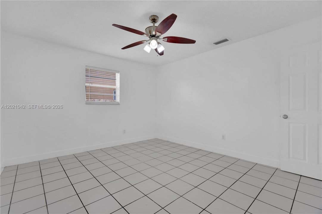 Recently Rented: $3,000 (3 beds, 2 baths, 1929 Square Feet)